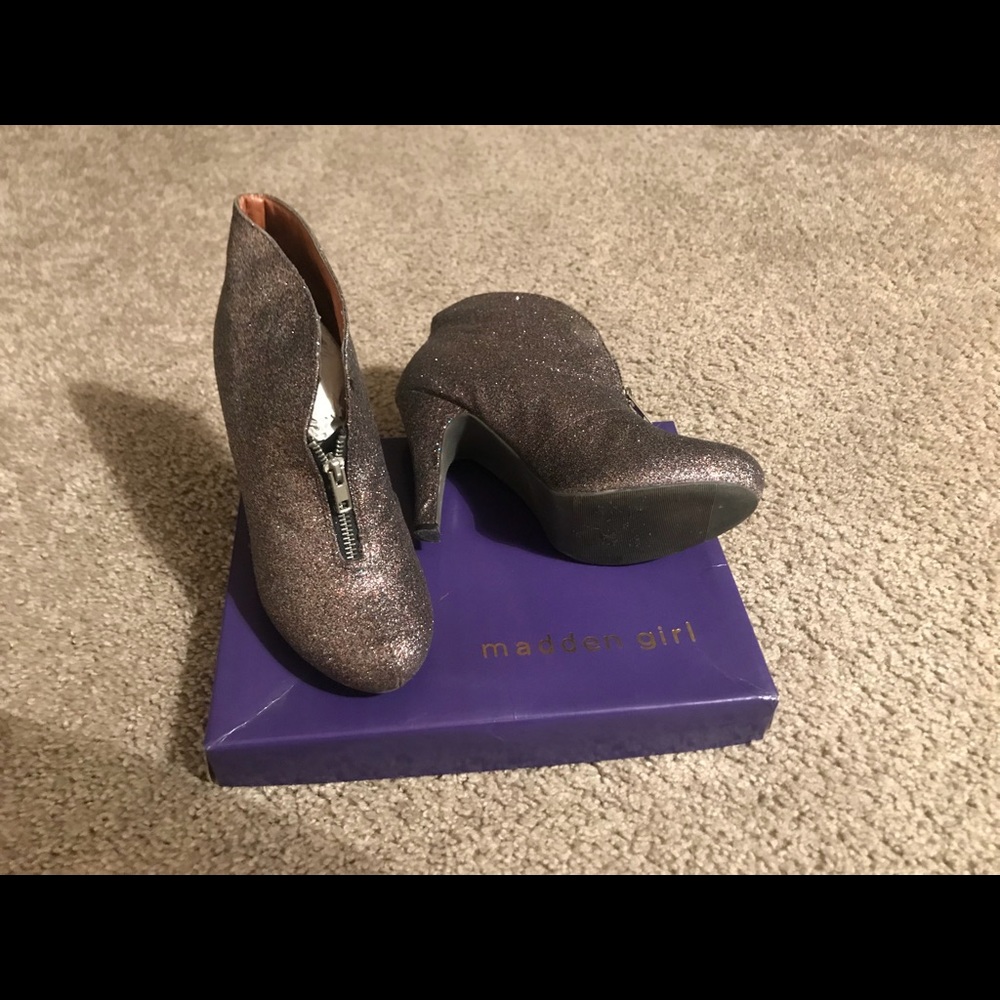 High heel boots
